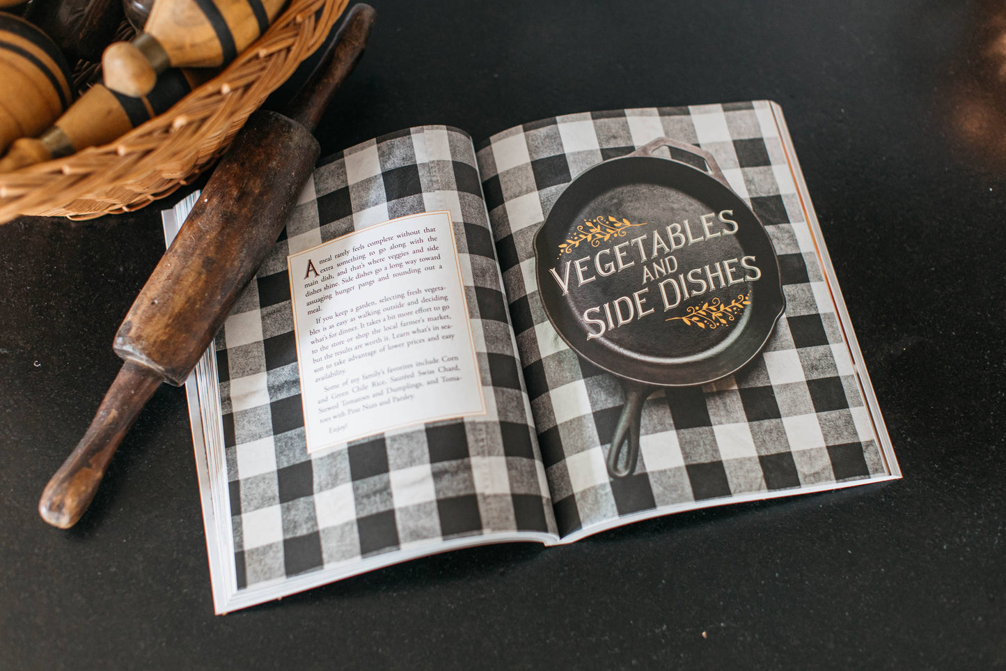 The Homestead-to-Table Cookbook: Paperback
